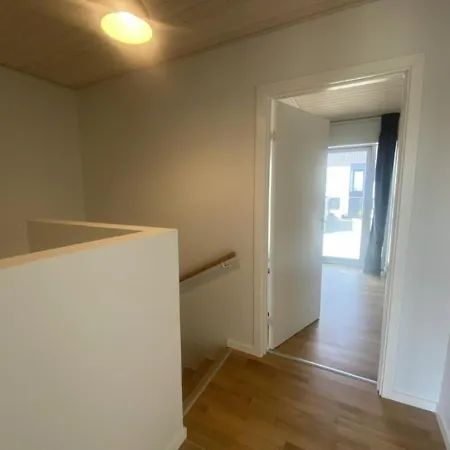 Apartment Spacious For 5 Sabro